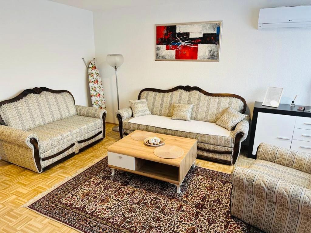 Apartment Etna! Near To Airport SJJ Exteriör bild